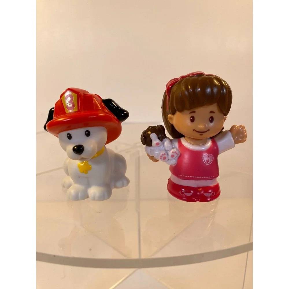 Fisher Price Little People Lift n Lower Fire Truck 3 People & Dog Lights Sounds